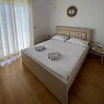 Apartment Sadiku With Swimming Pool & Jacuzzi Sarandë