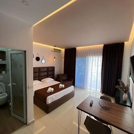 Sadiku With Swimming Pool & Jacuzzi Daire