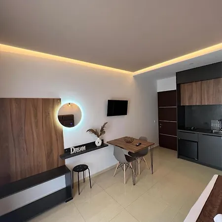 Sadiku With Swimming Pool & Jacuzzi Daire