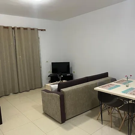 Sadiku With Swimming Pool & Jacuzzi Daire