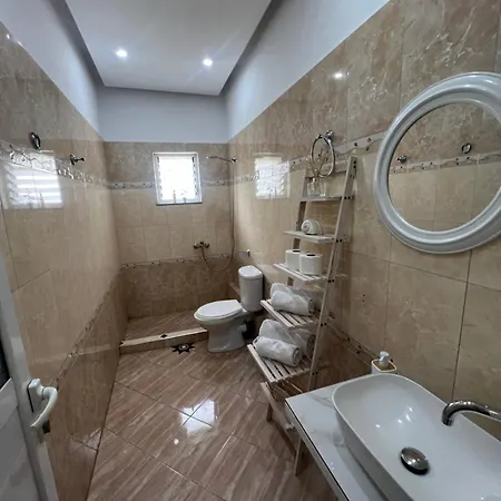 Sadiku With Swimming Pool & Jacuzzi Saranda
