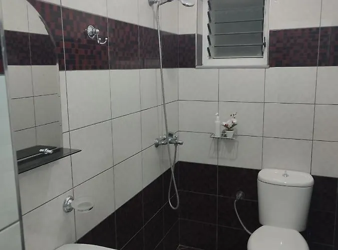 Apartments Sadiku With Swimming Pool & Jacuzzi Sarande