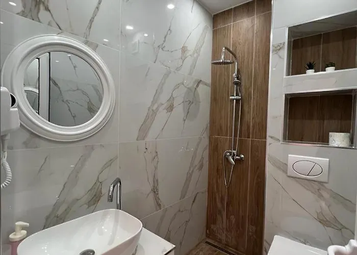 Apartments Sadiku With Swimming Pool & Jacuzzi *