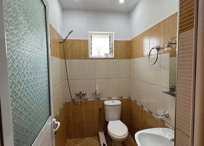 Sadiku With Sea View 公寓