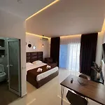 Sadiku With Swimming Pool & Jacuzzi Appartamento