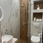 Appartamento Sadiku With Swimming Pool & Jacuzzi Sarandë